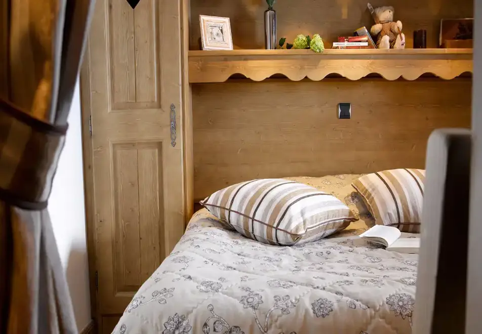 Les Clarines, Les Menuires (self catered apartments) - Double Bedroom