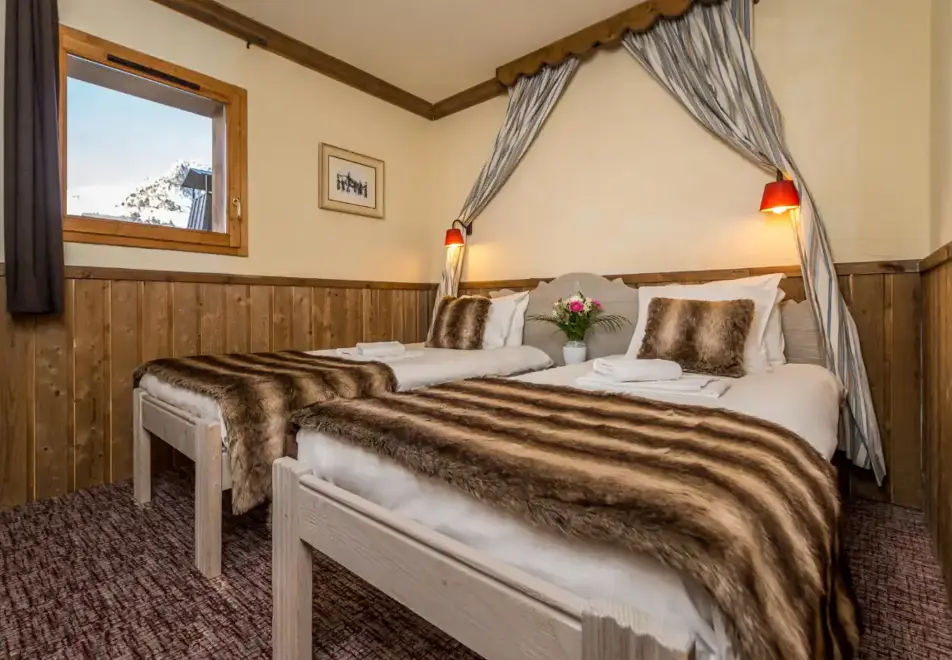 Chalet Altitude, Arc 2000 (Self catering apartment) - Typical twin bedroom style