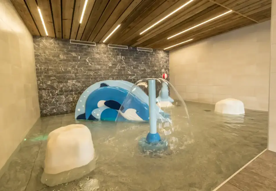 Chalet Altitude, Arc 2000 (self catered apartments) - Kids Pool