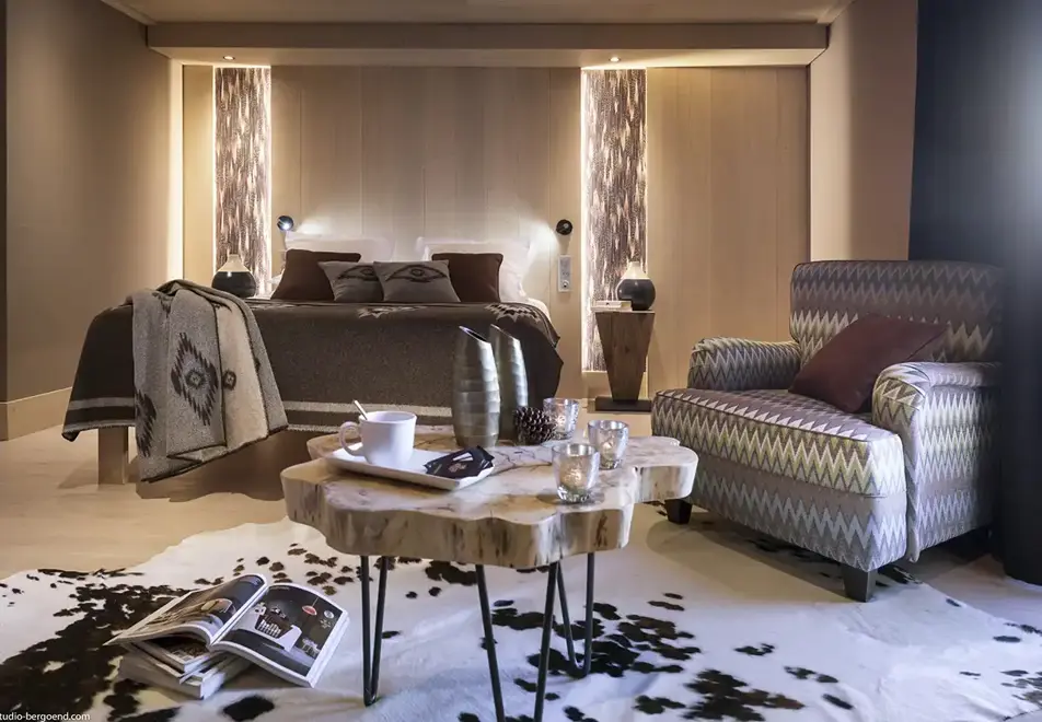 Le Taos, Tignes le Lac (self catered apartments & hotel) - Typical junior suite style (©Studio Bergoend)