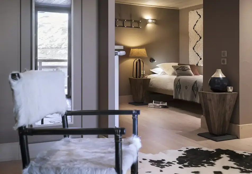 Le Taos, Tignes le Lac (self catered apartments & hotel) - Typical junior suite style (©Studio Bergoend)