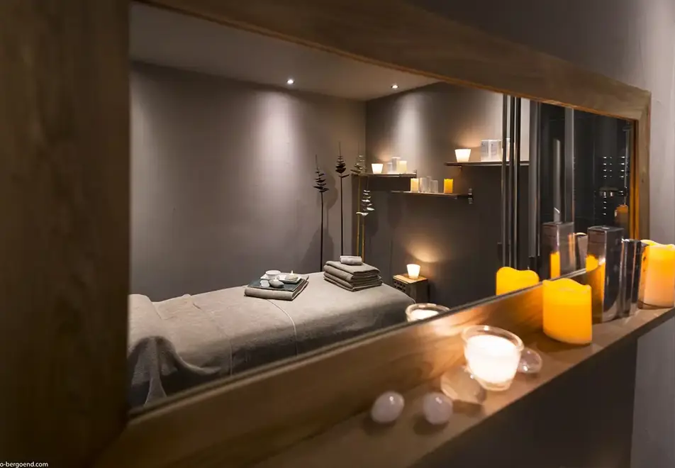 Le Taos, Tignes le Lac (self catered apartments & hotel) - Treatment room (©Studio Bergoend)