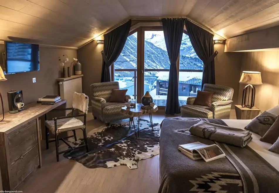 Le Taos, Tignes le Lac (self catered apartments & hotel) - Typical suite duo style (©Studio Bergoend)