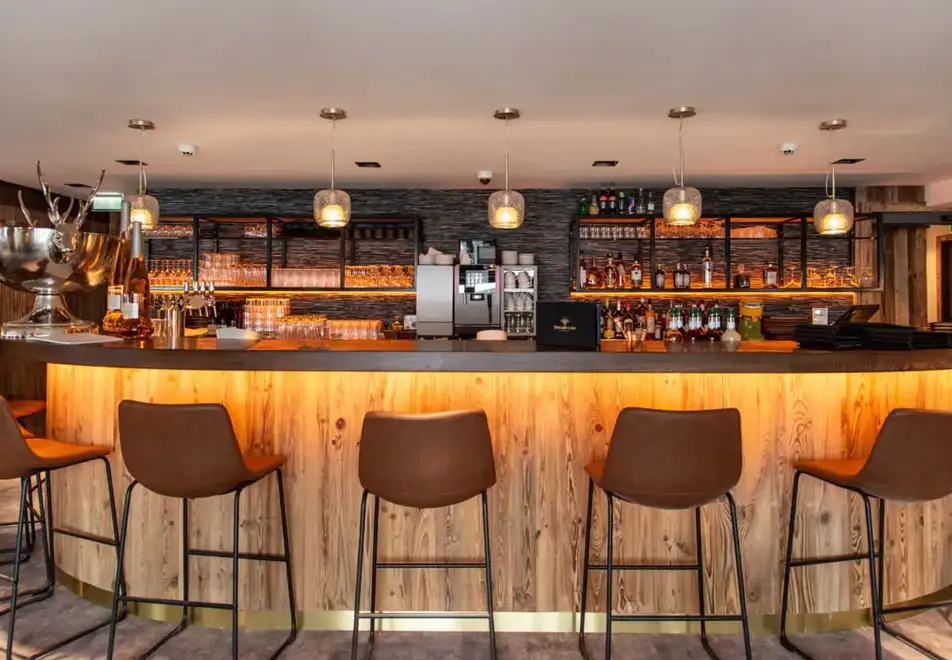 Manali Lodge, Courchevel Moriond (high end apartments) - Bistrot Manali