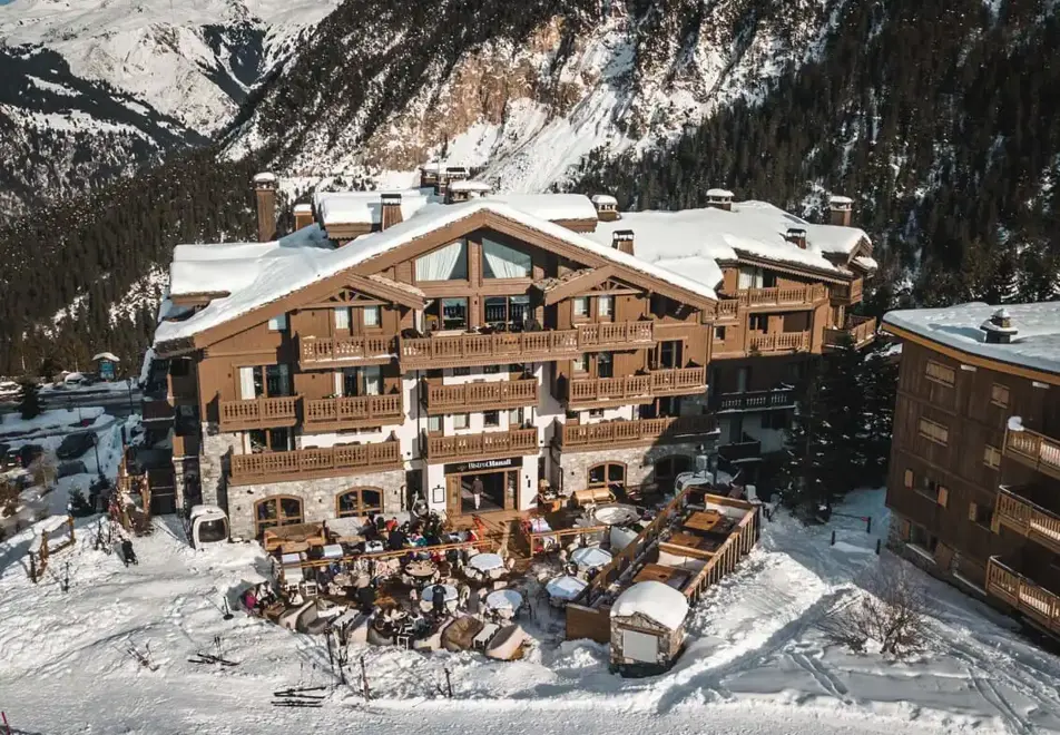 Manali Lodge, Courchevel Moriond (high end apartments) - Piste side location