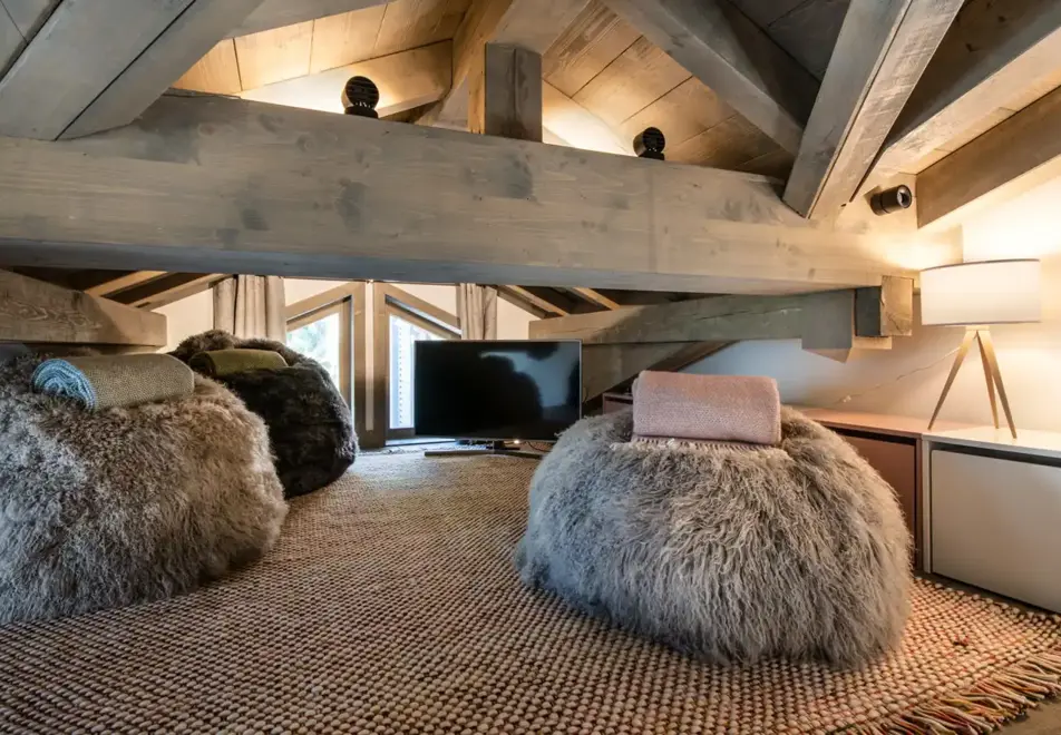 Canyon Lodge, Courchevel Moriond (self catered chalet) - Allnatt
