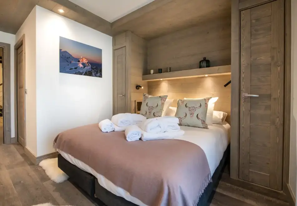 Canyon Lodge, Courchevel Moriond (self catered chalet) - Allnatt