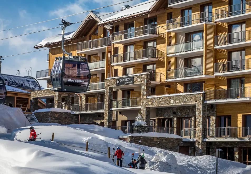 Daria-I Nor, Alpe d'Huez (self catered apartments & hotel) - By the new Alpe Express gondola