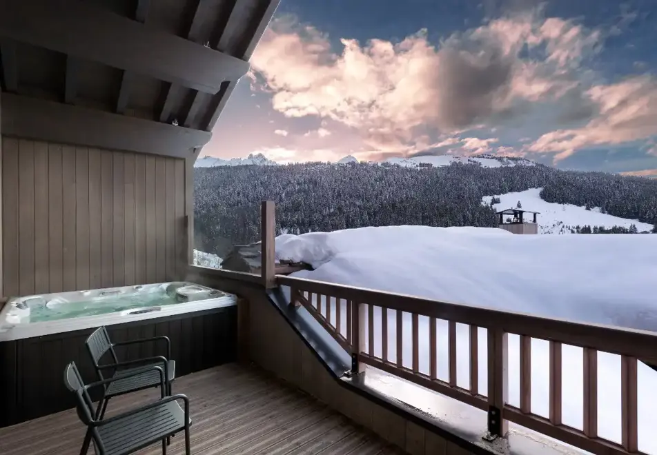 Mammoth Lodge, Courchevel Moriond (self catered apartments) - 7 bed penthouse