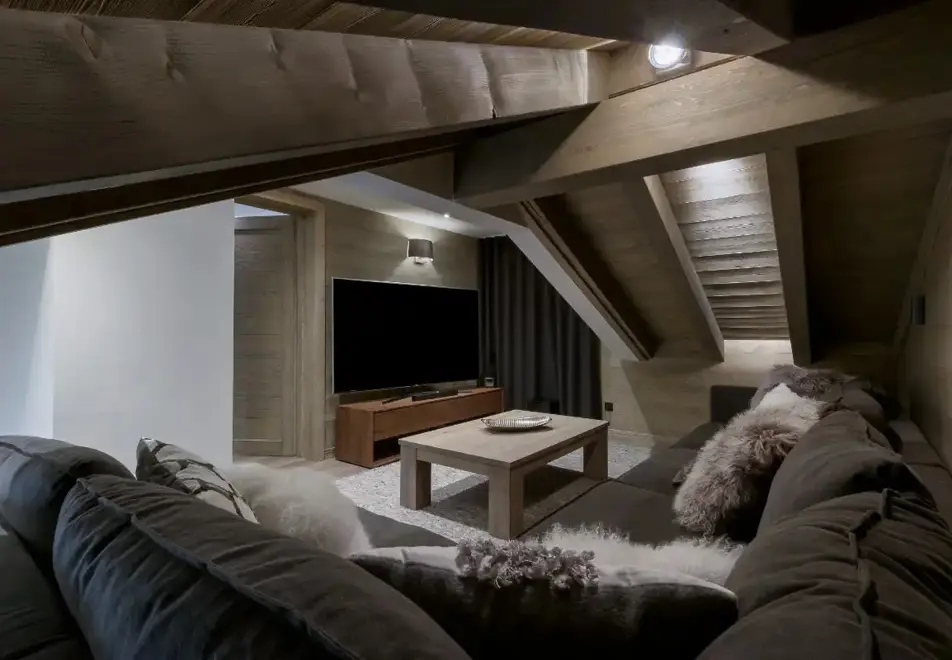 Le C, Courchevel Moriond (self catered apartments) - 5 bed penthouse 10 (tv room)