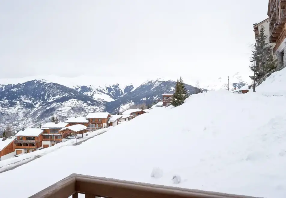 Le C, Courchevel Moriond (self catered apartments) - Views from some apartments