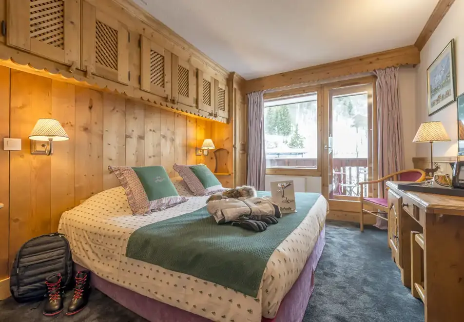 Eterlou, Meribel (hotel) - Typical Tradition room style