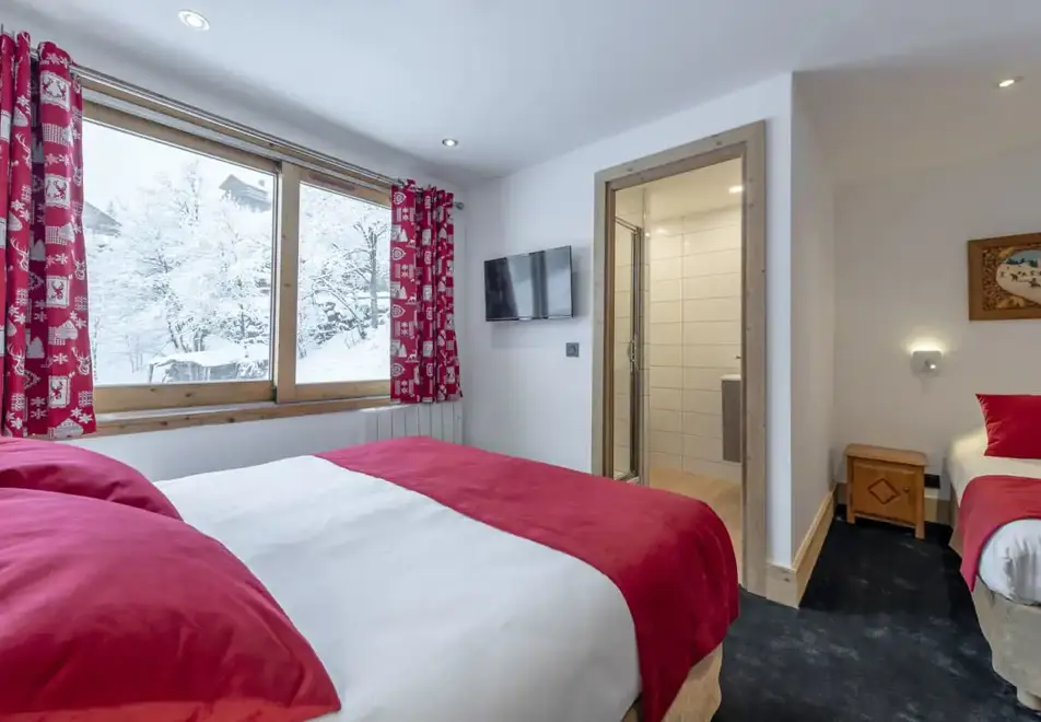 Eterlou, Meribel (hotel) - Typical Classique triple room style