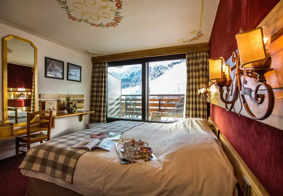 AlpenRuitor, Meribel Mottaret (Hotel) - Piste facing classic room