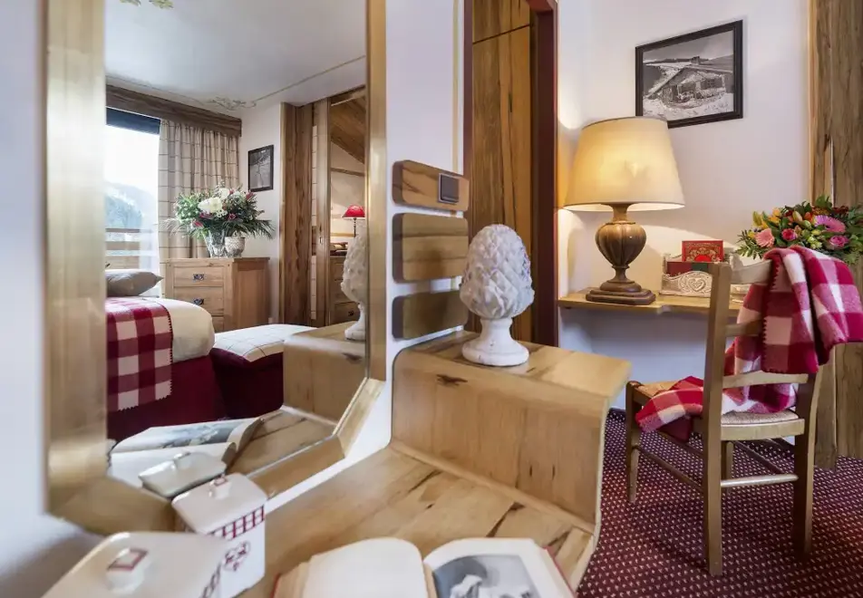 AlpenRuitor, Meribel Mottaret (Hotel) - Family room piste facing