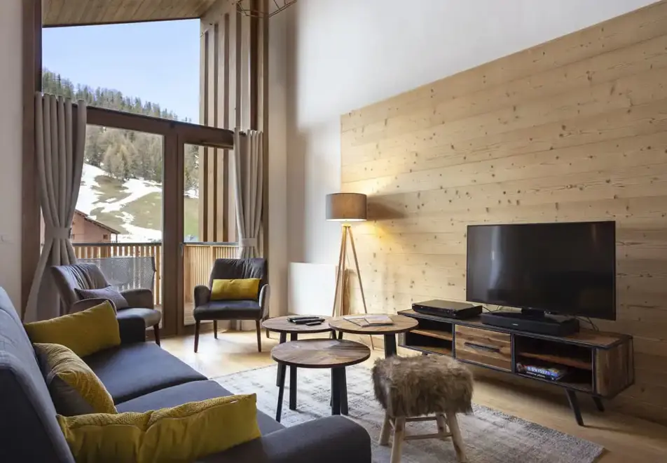 Diamant des Neiges, Plagne 1800 (self catered apartments) ©M.Reyboz - 5 bed sleeps 12