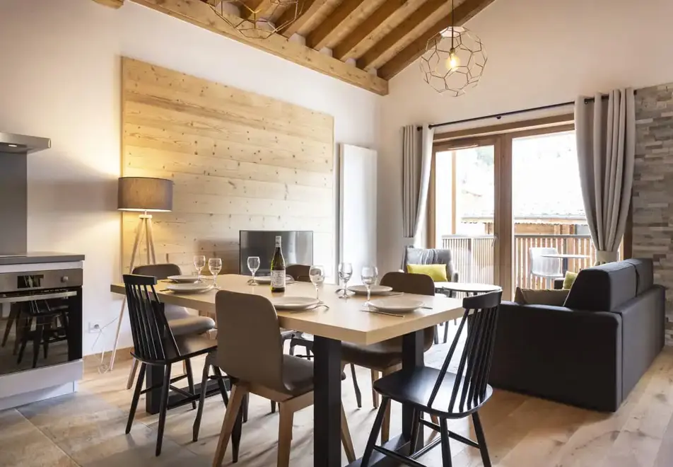 Diamant des Neiges, Plagne 1800 (self catered apartments) ©M.Reyboz - 3 bed alc sleeps 9