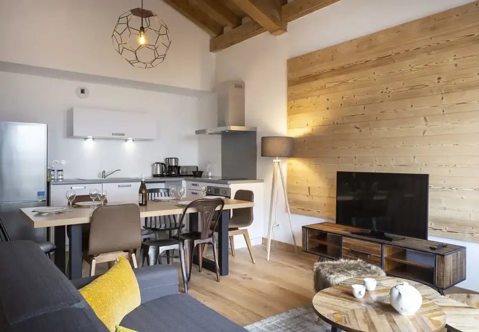 Diamant des Neiges, Plagne 1800 (self catered apartments) ©M.Reyboz - 3 bed alc sleeps 9