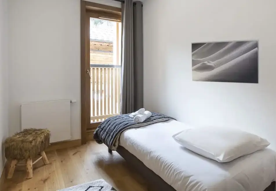 Diamant des Neiges, Plagne 1800 (self catered apartments) ©M.Reyboz - 3 bed alc sleeps 9