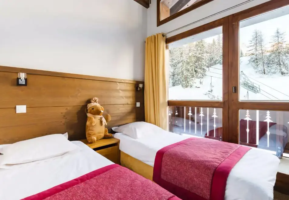 Les Chalets d'Edelweiss, La Plagne (self catered apartments) - Twin Bedroom