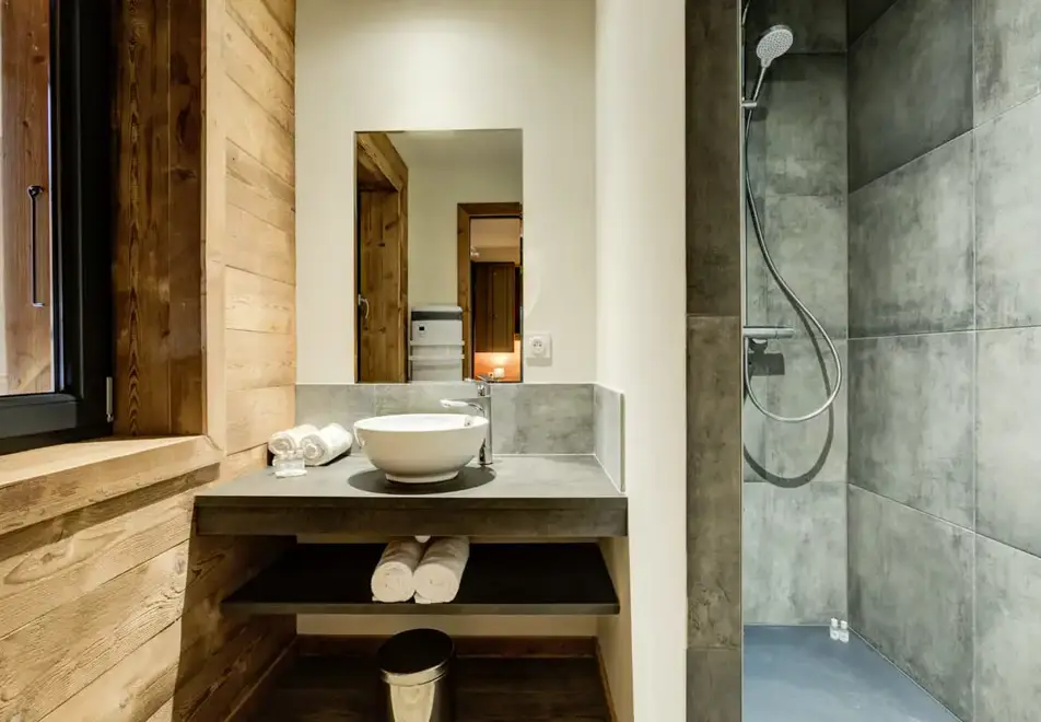 Chalets Miner 1, Plagne 1800 (self catered chalet) - Shower room