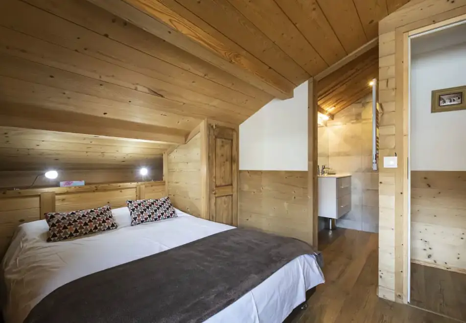 Chalet Bouchon, Plagne 1800 (self catered chalet) - Double bedroom