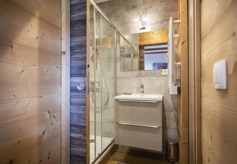 Chalet Bouchon, Plagne 1800 (self catered chalet) - Shower room