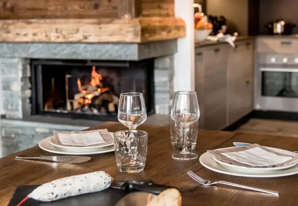 Chalet Skadi, Val d'Isere (self catered apartments) - 2 bedroom sleeps 4 (Fireplace)