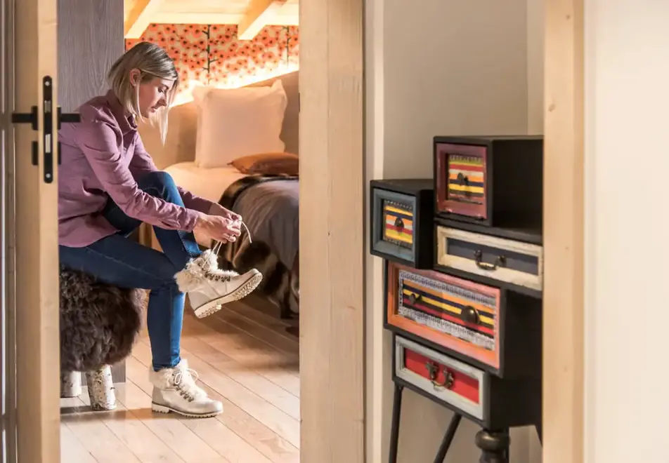 Chalet Skadi, Val d'Isere (self catered apartments) - 2 bedroom sleeps 4 (Fireplace)