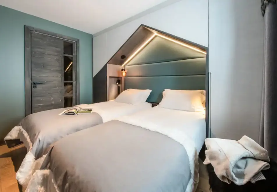 Izia, Val d'Isere (self catered apartments) - Twin bedroom (example of 2 bed 4 apartment)