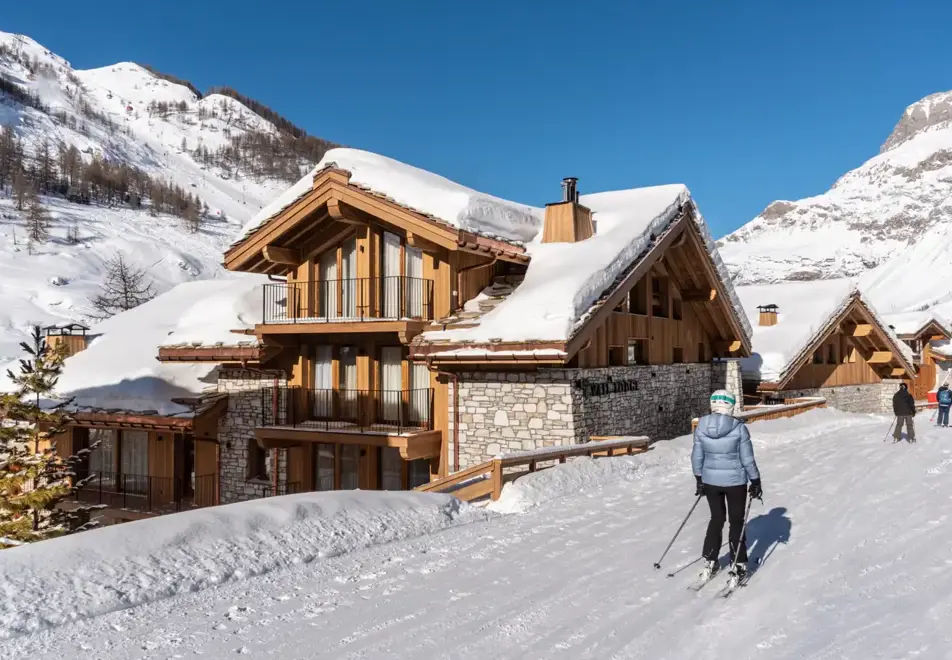 Vail Lodge, Val d'Isere (self catered apartments) - Ski-in/ski-out location