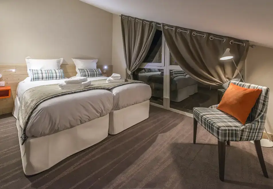 Chalets du Jardin Alpin, Val d'Isere (Espace Killy) - Twin Bedroom (3 bed 6/8)