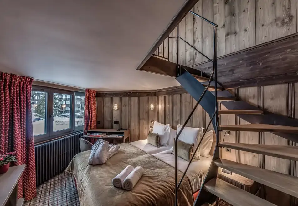 Le Val d'Isere, Val d'Isere (hotel & apartments) - Typical quad duplex room style (©andyparant)