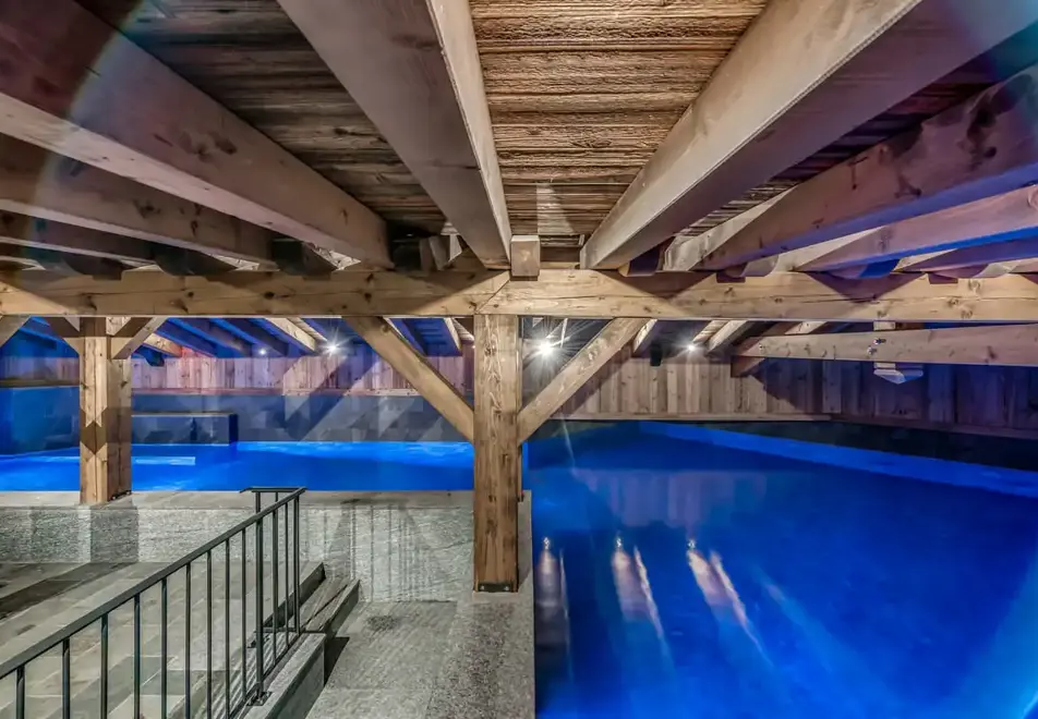 Le Val d'Isere, Val d'Isere (hotel & apartments) - Indoor pool (©andyparant)