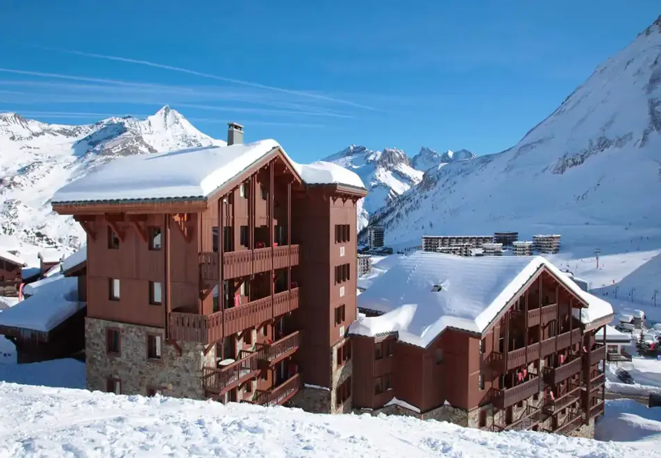 Hotel Les Suites de Montana, Tignes les Lac - Views over resort