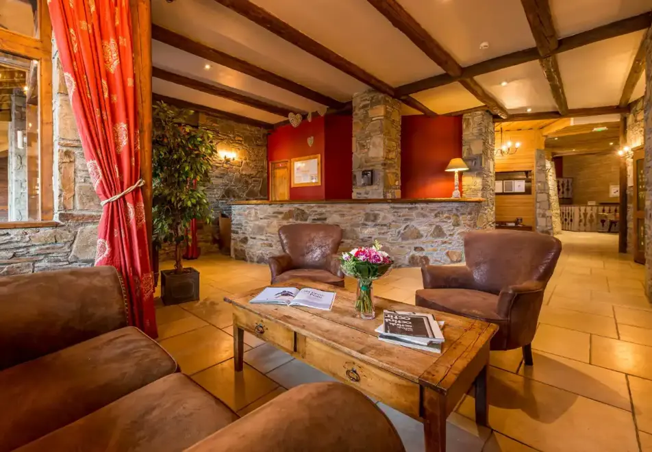 Chalet Val 2400, Val Thorens (self catered apartments) - Reception lounge