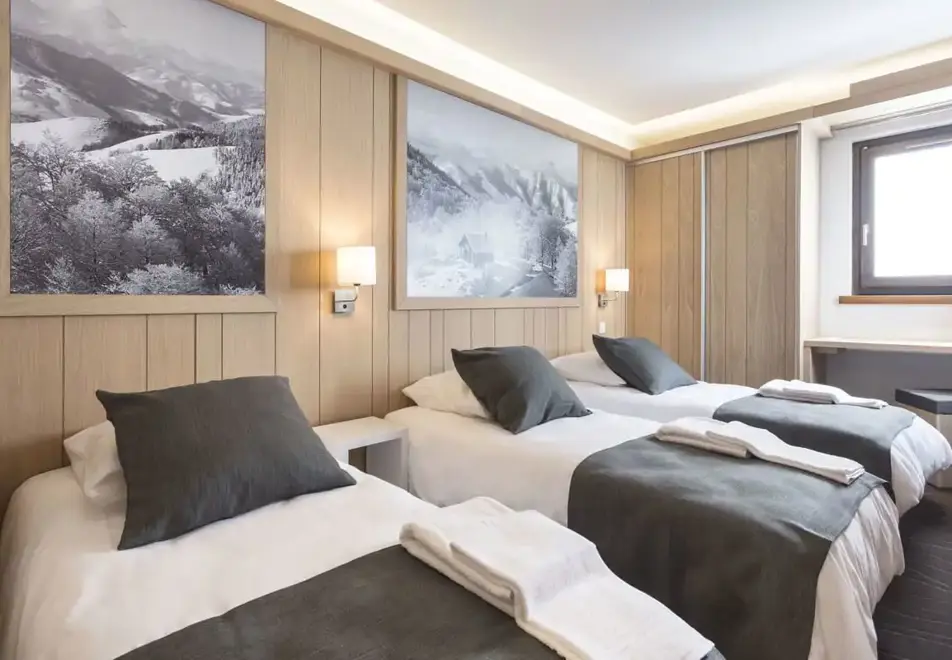 Les Arolles, Val Thorens (hotel) - Triple bedroom