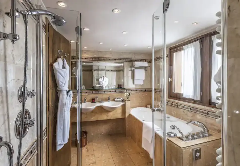 Hotel de la Loze, Courchevel 1850 (hotel) - Typical room style