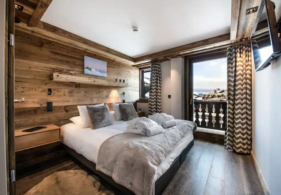 Manali Lodge, Courchevel Moriond (high end apartments) - Indrasan