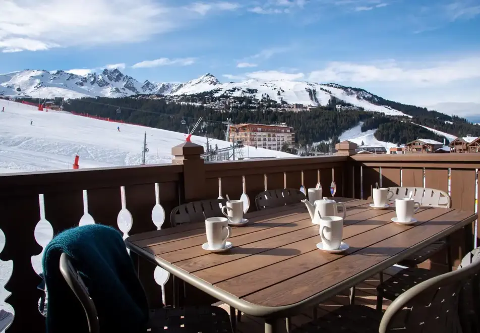 Manali Lodge, Courchevel Moriond (high end apartments) - Indrasan
