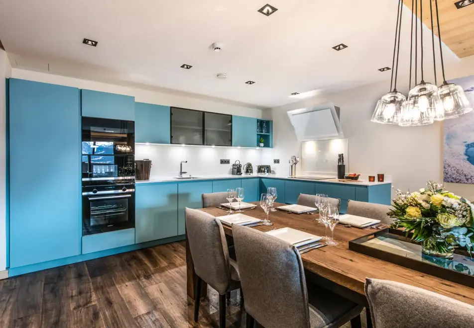 Manali Lodge, Courchevel Moriond (high end apartments) - Punsum