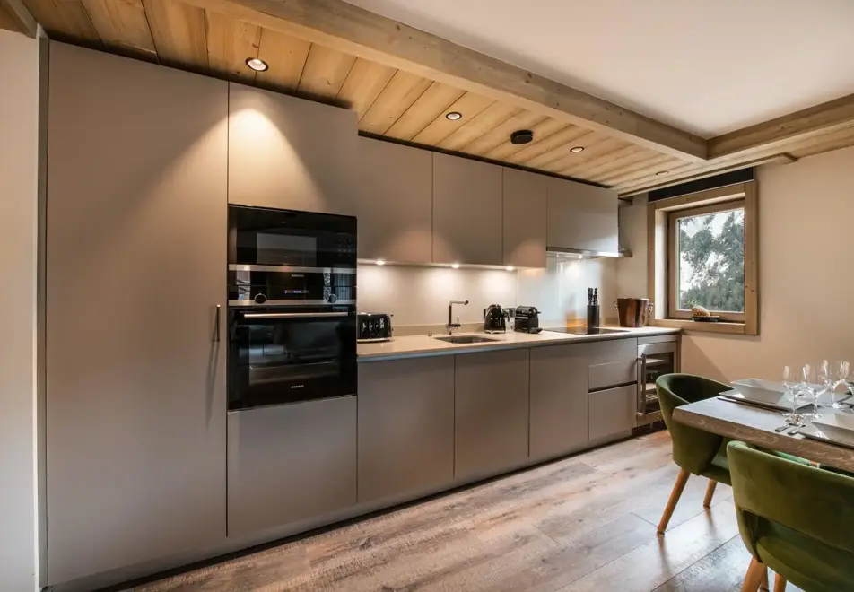 Manali Lodge, Courchevel Moriond (high end apartments) - Nanda