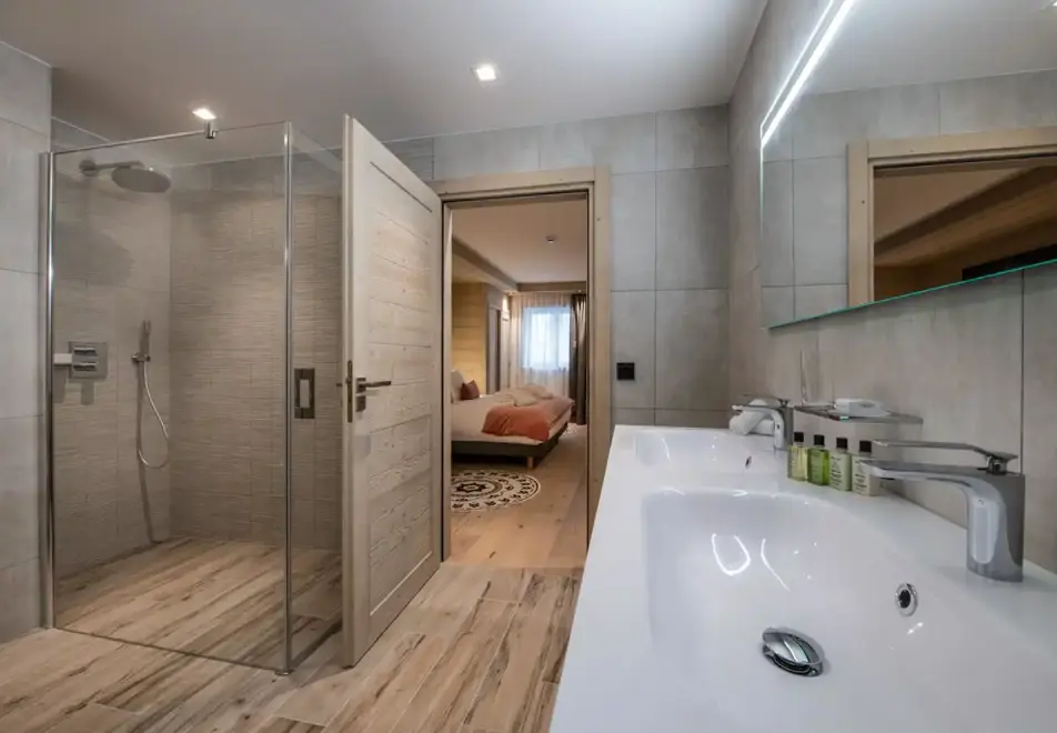 Manali Lodge, Courchevel Moriond (high end apartments) - Kula