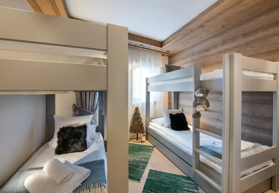 Manali Lodge, Courchevel Moriond (high end apartments) - Yangra