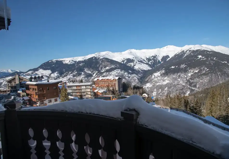 Manali Lodge, Courchevel Moriond (high end apartments) - Yangra