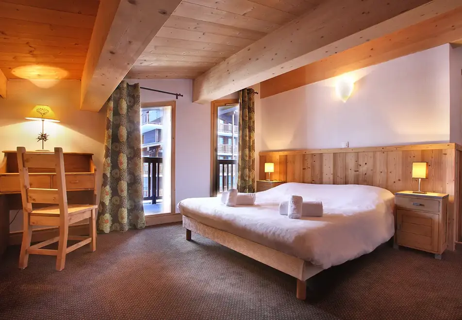 Cime des Arcs, Arcs 2000 (self catered apartments) - Typical double bedroom style