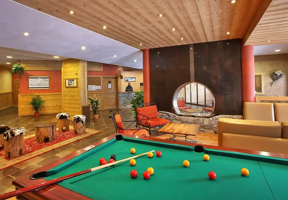 Cime des Arcs, Arcs 2000 (self catered apartments) - Reception lounge with pool table