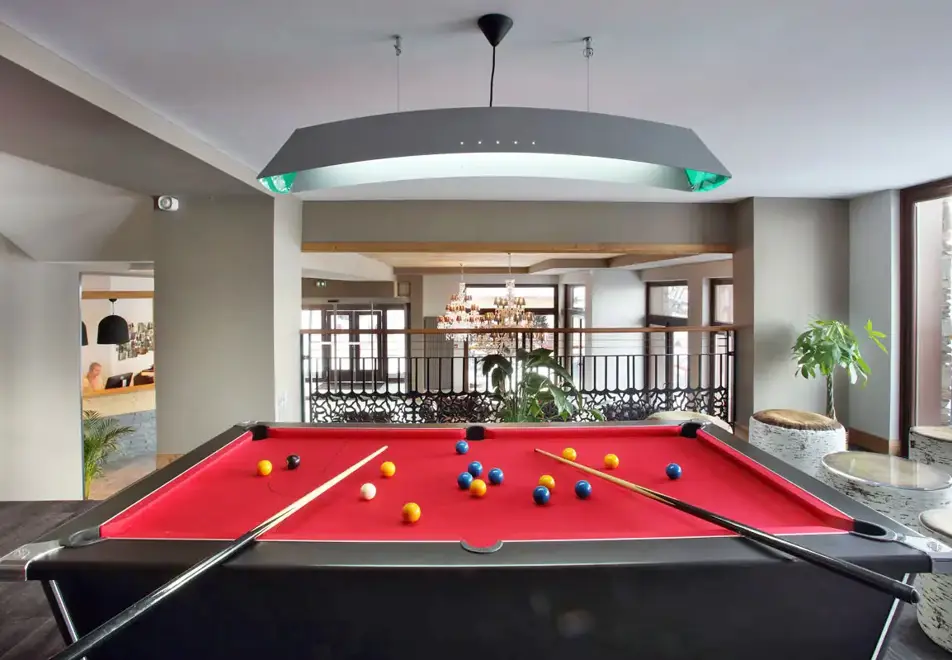 La Source des Arcs, Arcs 2000 (self catered apartments) - Pool table