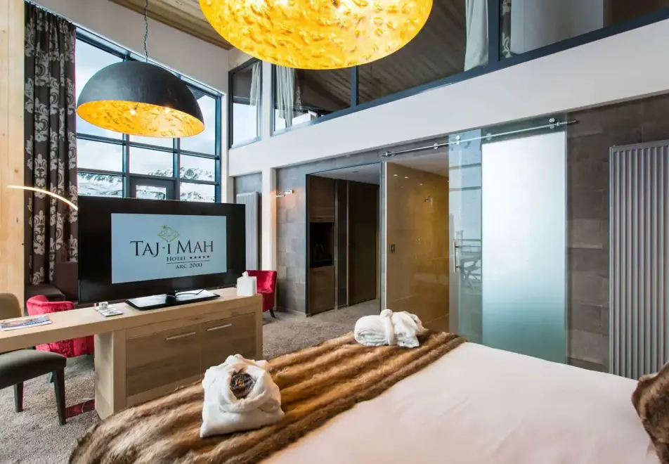 Taj I Mah, Arc 2000 (Hotel) - Mezzanine Suite