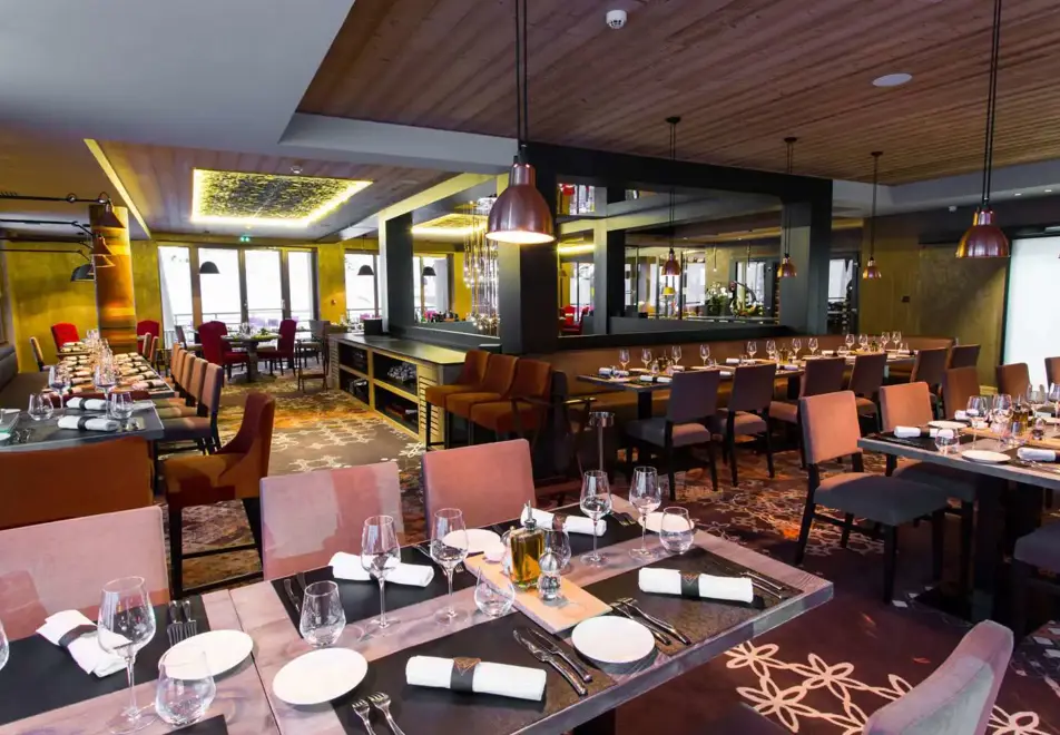 Taj I Mah, Arc 2000 (Hotel) - Diamant Noir Restaurant